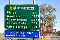 Es ist noch weit bis Coober Pedy